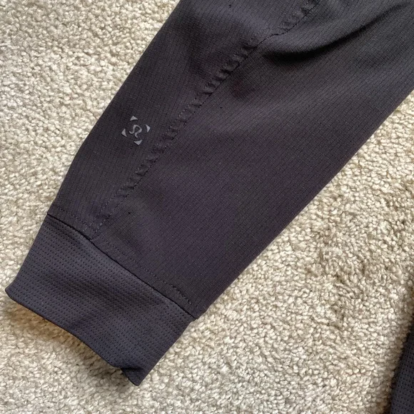 Lululemon Airing Easy Hoodie Black Men’s XS Training Running Jacket coat light - Picture 8 of 8